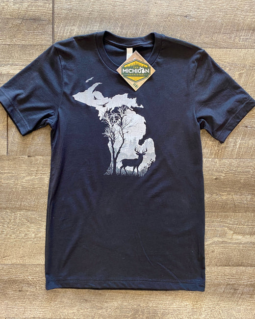 Deer In The Woods - Michigan Outfitter